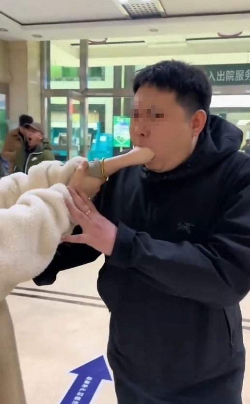      :      ,    ...