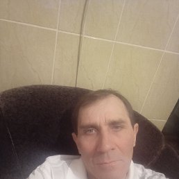 Andrei, 50, 