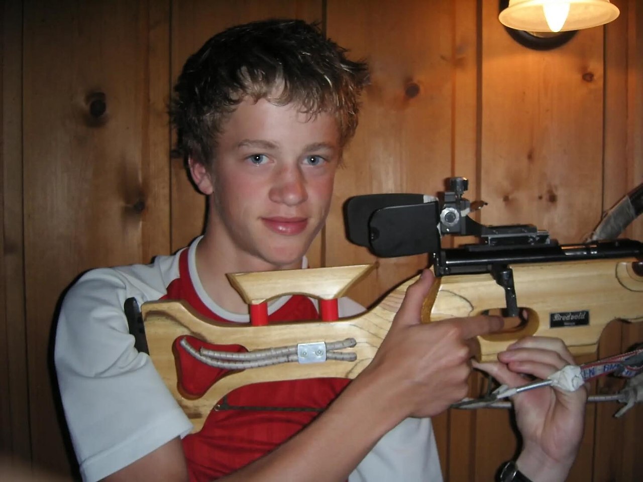 Тарьей Бе показал свою детскую фотографию. соцсети биатлониста