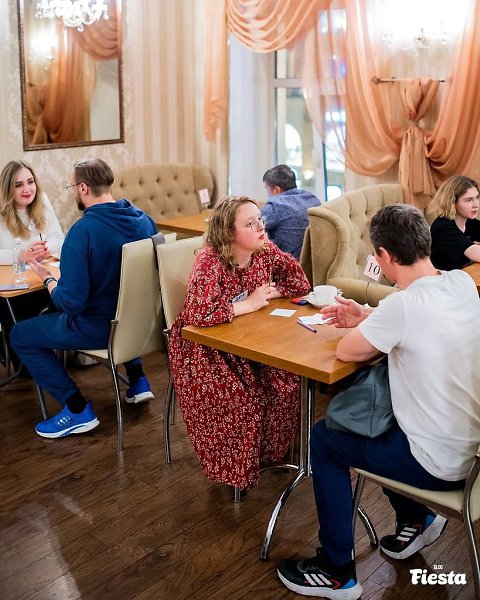 В Петербурге проводят вечера романтических знакомств. В большом городе, живя в его бешеном ритме, ... - 8