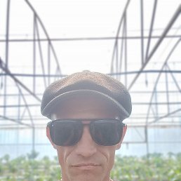 Evgeniy, 43, --