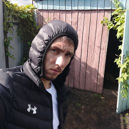 Aleksandr, 24, 