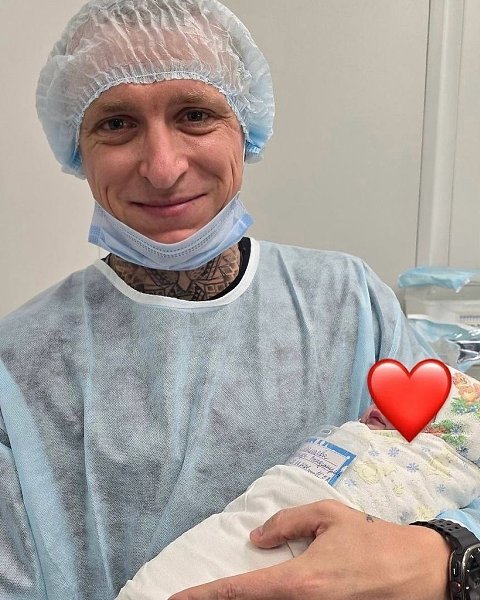 У футболиста Павла Мамаева и его жены Надежды Санько родился сын. Мальчика назвали Павлом. Это уже ...