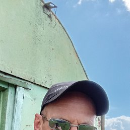 Stiv, 37, 