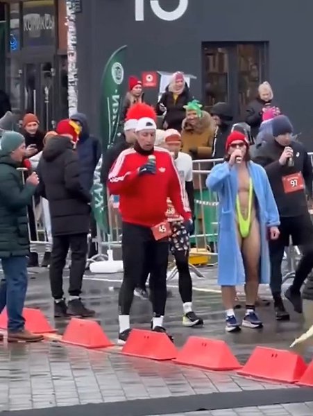 В Москве прошел марафон Пивная миля.В столице состоялся необычный забег, в котором участники должны ... - 2