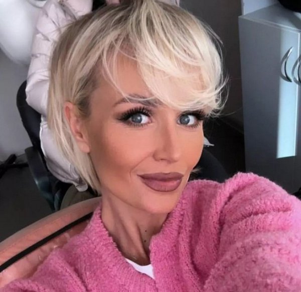 «Лучшее решение на три дня»: Полина Гагарина снялась в откровенном бикини на курорте. Певица ... - 3