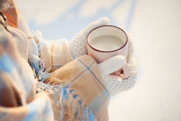 Из чего состоит моё счастье? -.Из горячего чая в ненастье, Из прочитанной книжки (запоем!) Слов: ...