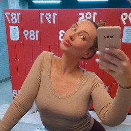 Anna, 37, 