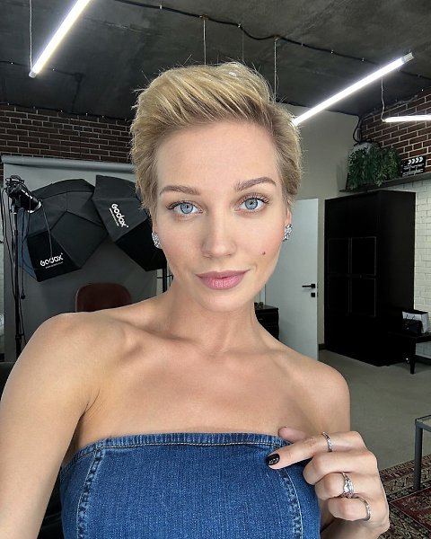 Говорят, Кристина Асмус гениально отыграла в спектакле