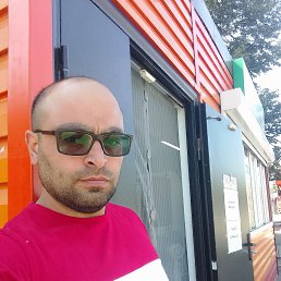Edik, 38, 