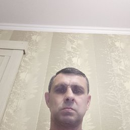 Aleksandr, 48 , 