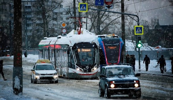 Изменения для автомобилистов с 2025 года. С 1 января: • За превышение скорости на 20–40 км/ч штраф ...