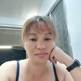 lia, 40, 