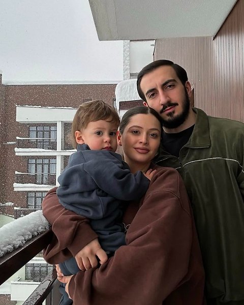 Карина Каспарянц опубликовала несколько трогательных фотографий с семьей.Напоминаем, что сейчас ... - 2