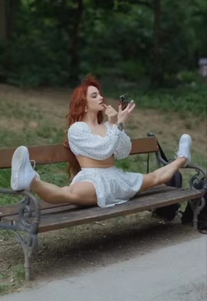    ! )))