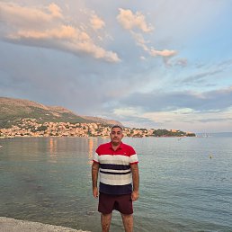Mykhailo, 45, 
