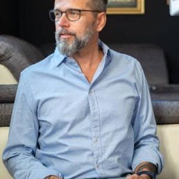 Alex, 57, 