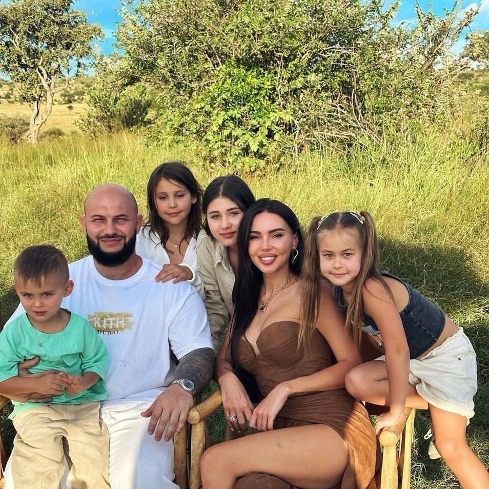 Оксана Самойлова официально подтвердила информацию о разводе с Джиганом, отметив, что это не ... - 2