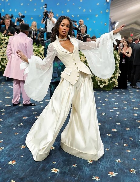#metgala2025  3 - 5