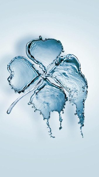 Поверхностное натяжение -.это тончайшая вещь.Водомерка бежит по воде за счёт этой невидимой ...