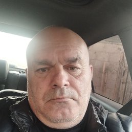 Gagik, 47, 