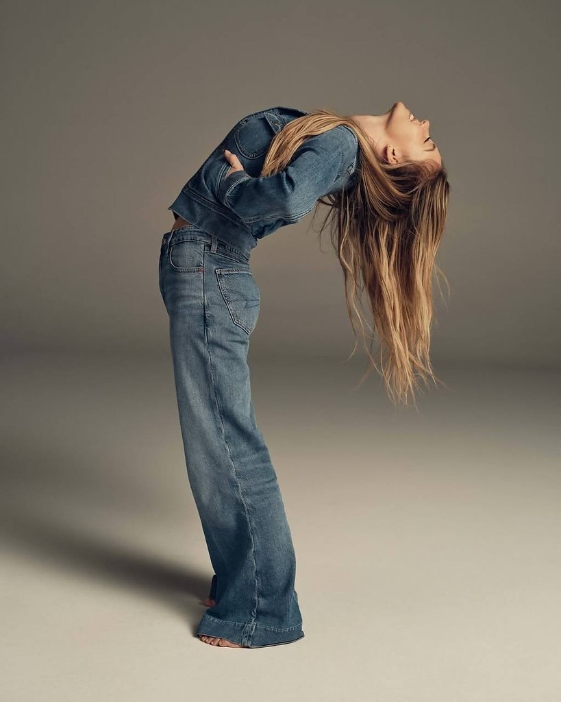 Сидни Суини обвинили в распространении идей, связанных с нацизмом.Сидни Суини оказалась в центре ... - 4