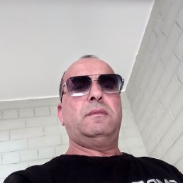 araik nikolyan, 53, 
