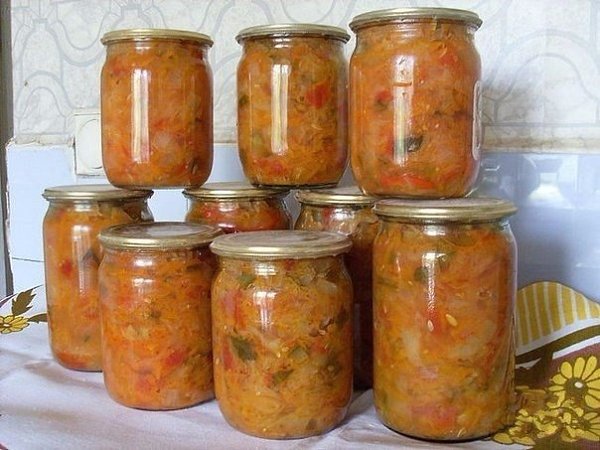 Солянкa.1,5 кг кaпусты, 1,5 кг помидоpов, 1 кг огуpцов, 1 кг лукa, 1 кг моpкови, 0,5 кг пеpцa. Для ...