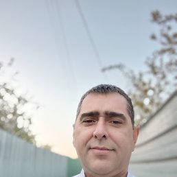 Aleks, 41, 