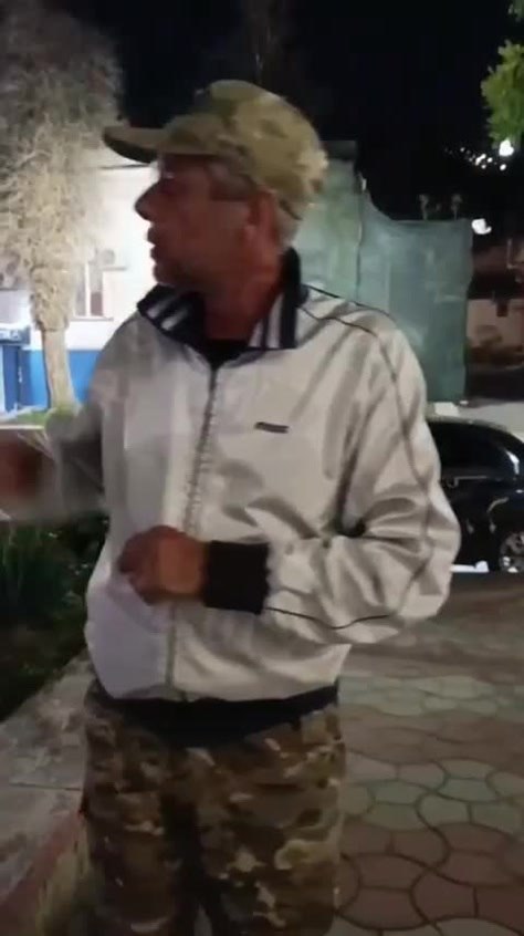 В Крыму действующего участника СВО выгнали из ресторана из-за того, что он был одет в военную ... - 2