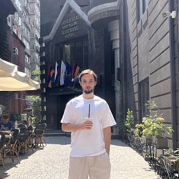 Nikoloz, 20, 
