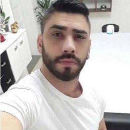 Manu, 27, 